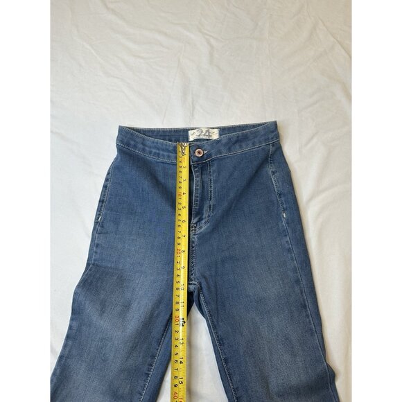 We the free Bell bottom flare jeans Just Float On Flare Jeans 24x33 Raw Hem - Picture 8 of 9